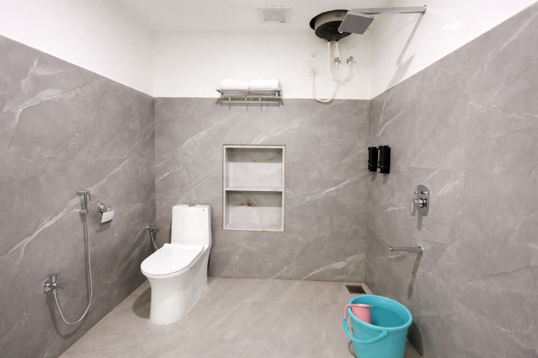Bathroom 5, Hotel Maharaja, Rewa
