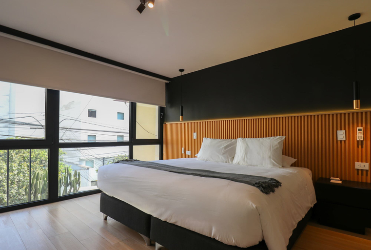 Room 3, w Deluxe 1BR w AC in the Heart of Miraflores, Lima