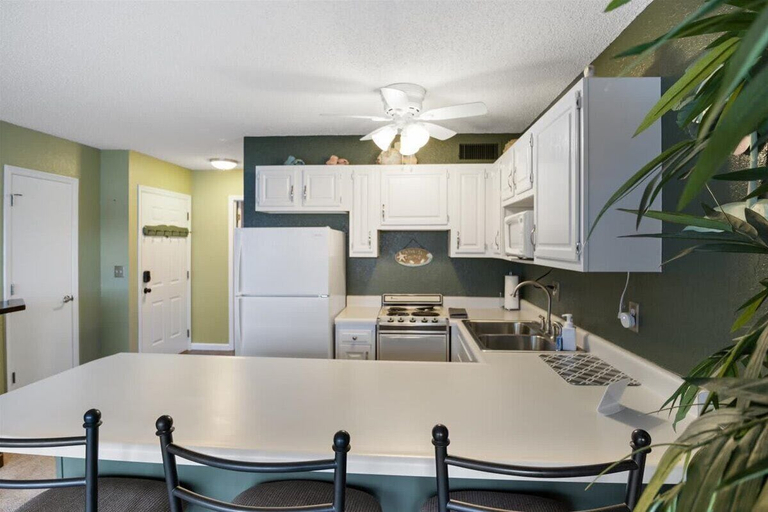 Private kitchen 5, Lakefront Condo Near Margaritaville, Camden