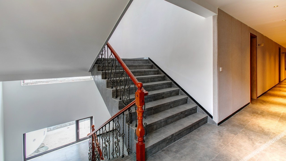 ��他, Floral Hotel· Shanshui bamboo Inn, Xinzhou