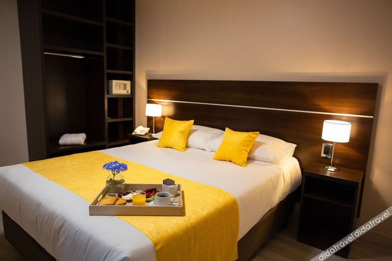 Others 5, Hotel Batista, Capital