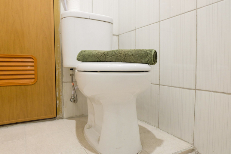 Bathroom 3, Azalea Suites Cikarang Studio Apartment with Bathtub, Cikarang