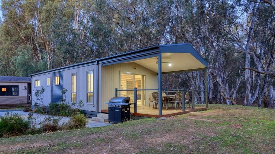 Exterior & Views 2, Deniliquin Riverside Caravan Park, Deniliquin