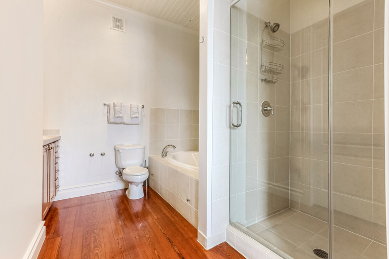 Bathroom 5, Luxury 4BR With Private Rooftop Deck, Orleans