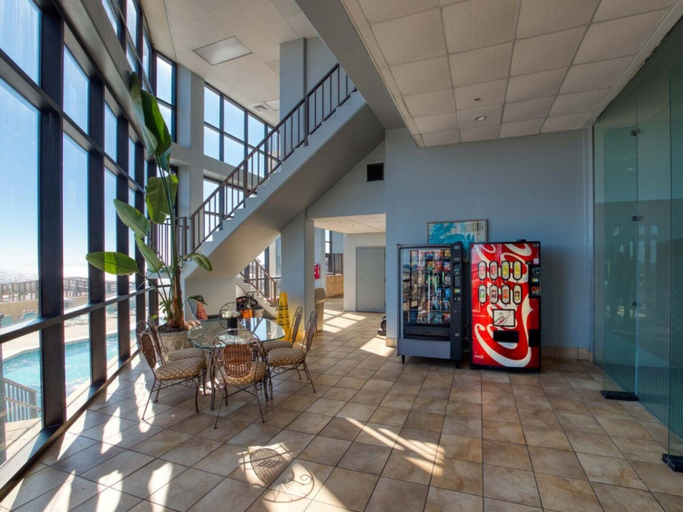 Food & Drinks, Phoenix II Beachfront Condos, Baldwin