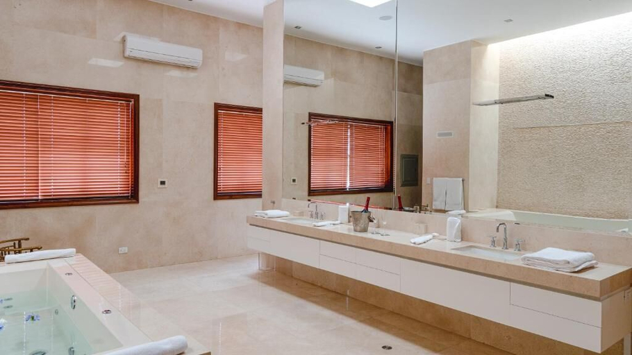 Bathroom 3, ホテル＆ハシエンダ・ラ・カラヴェド, Ica