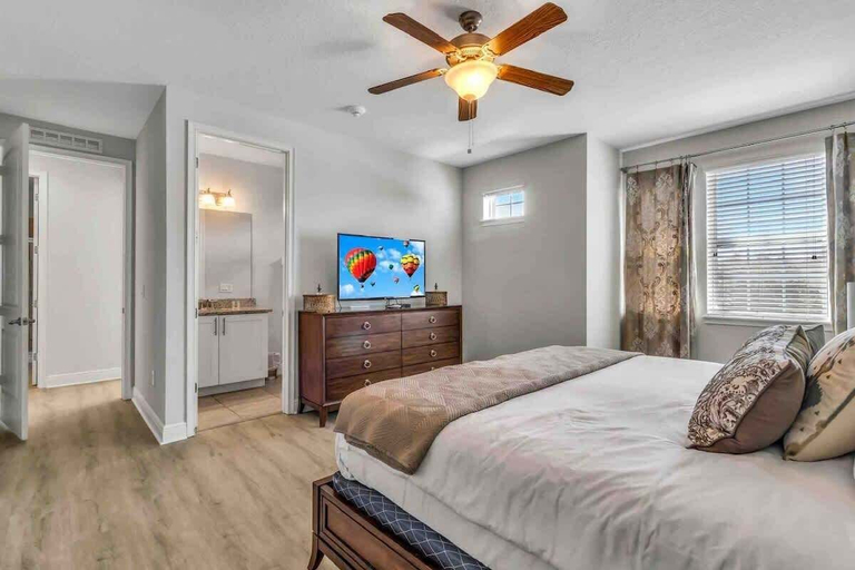 Room 3, Chic 8BR All Suites With Pool and Game Room, Osceola