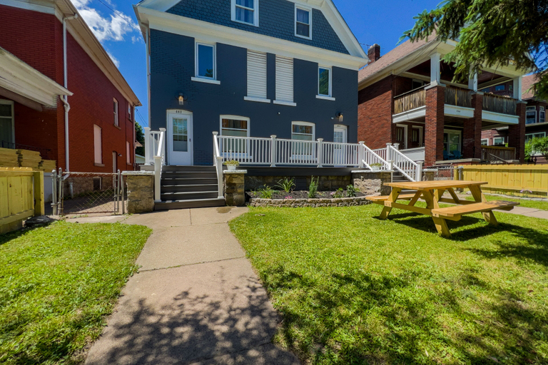 Exterior & Views 2, Texas Hold-em Duplex- 3BR Free Parking, Niagara