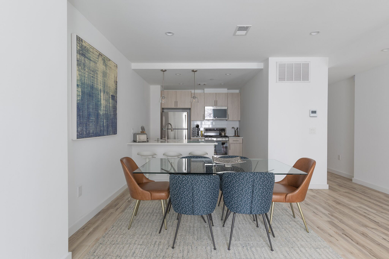 Others 2, Lavish 3BR Retreat w Private Rooftop Deck Near NYC, Hudson