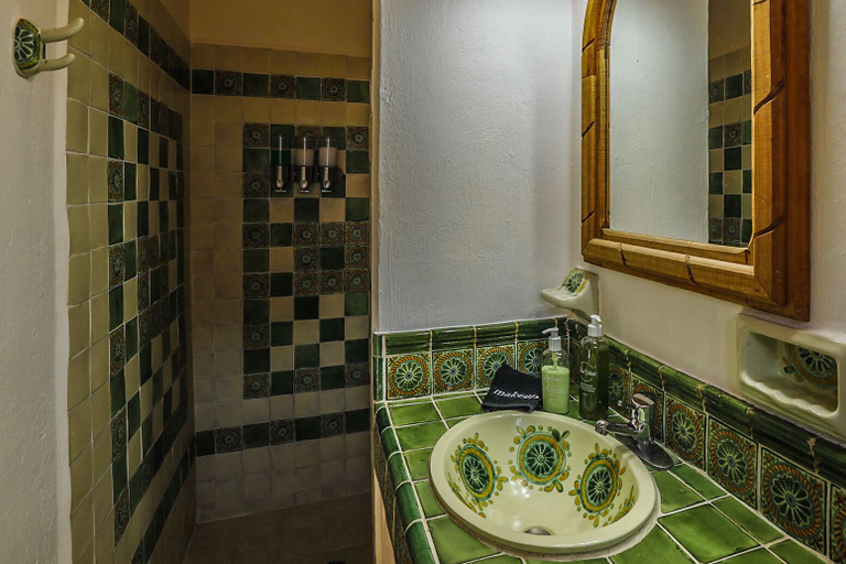 Bathroom 4, Casa del Sol Inn, Chapala