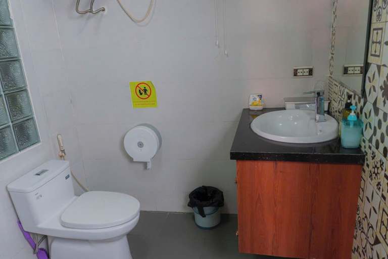 Bathroom 5, Il Divo Hostel, Hoàn Kiếm