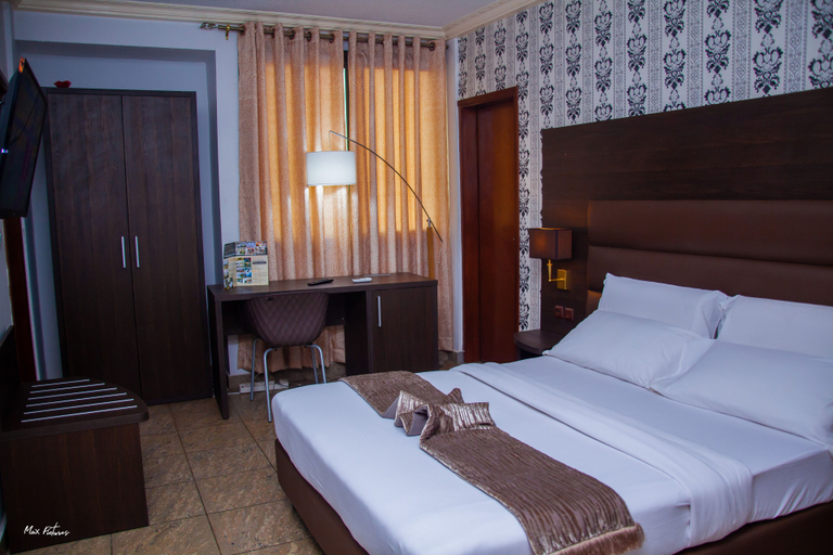 Bedroom 2, New Heaven Hôtel, Mfoundi