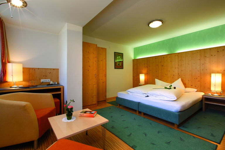 Others 2, Hotel Das Zentrum, Imst