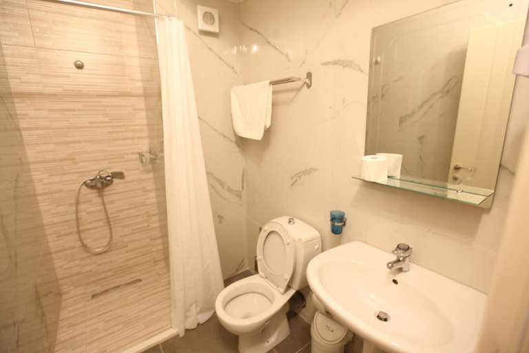 Bathroom, Salt life Apartments, Sarandës