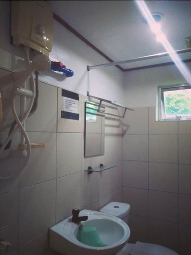 Bathroom 4, Axis Pension Hotel, Lapu-Lapu City