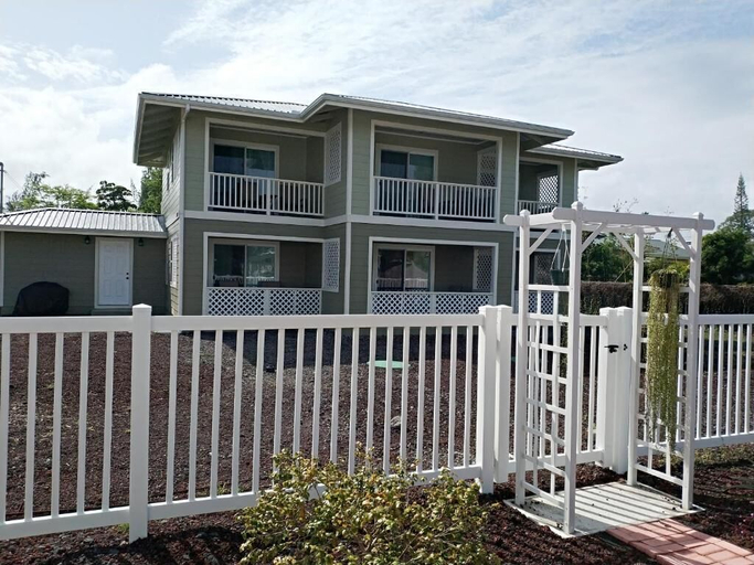 Exterior & Views 1, Ocean Breeze Inn, Hawaii