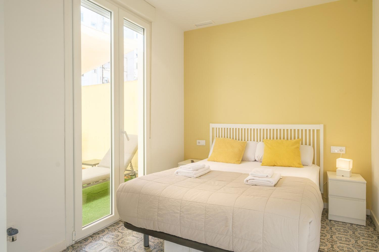 Bedroom 2, Marvellous Apt with a Large Private Terrace, Valencia