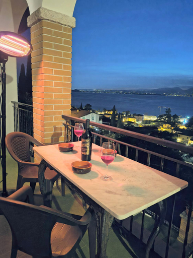 Food & Drinks, Villa Maria Lake View,7 minuti a piedi dal centro, parcheggio privato, Verona