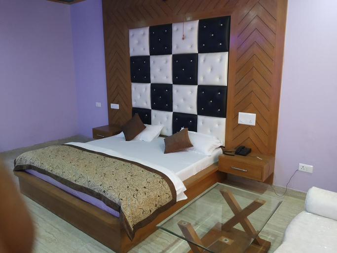 Bedroom 2, HOTEL SHYAM REGENCY, Solan