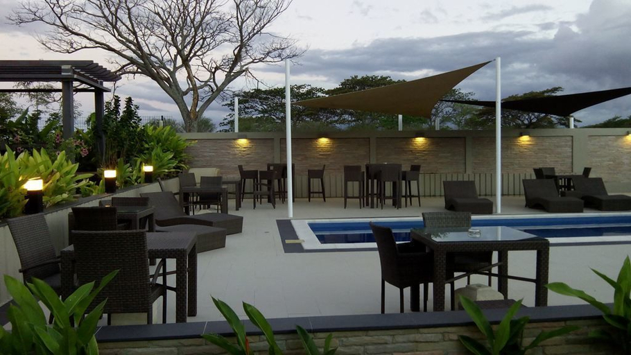 Food & Drinks 4, Hotel Colibri, Koné