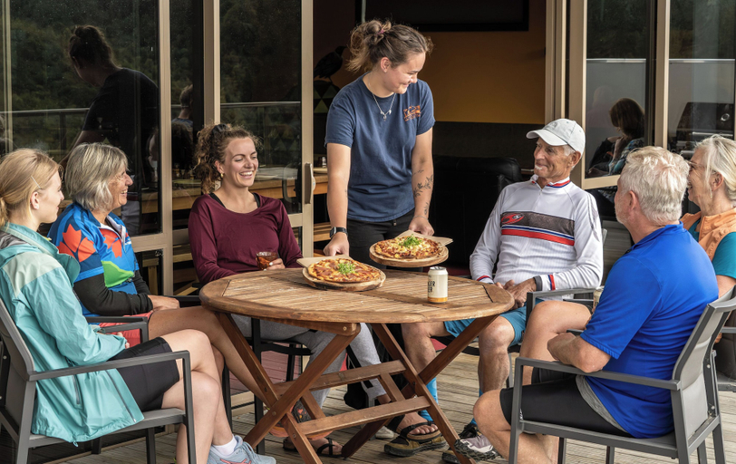 Outdoor dining, Timber Trail Lodge & Transport, Ruapehu