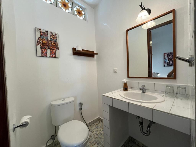 Bathroom 4, Living Room Lembongan, Klungkung