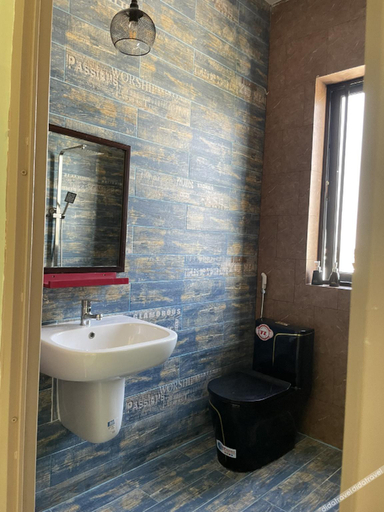 Bathroom 3, BichNgoan Hotel, Trà Vinh