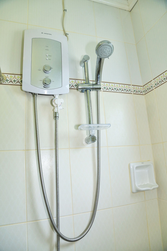 Bathroom 4, Magnfred's Place Batanes, Basco