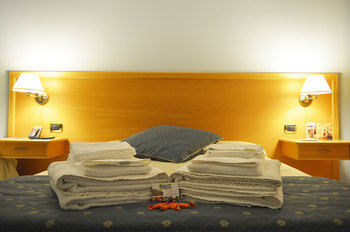 Others 2, Hotel Bristol, Enna