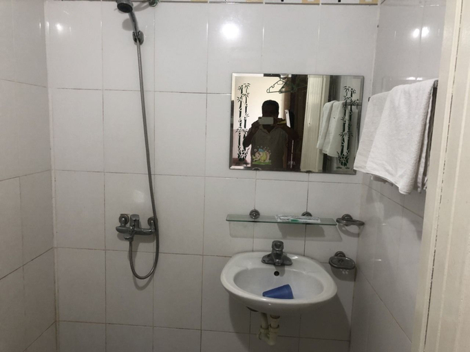 Bathroom 4, Minh Quang Hotel, Da Nang