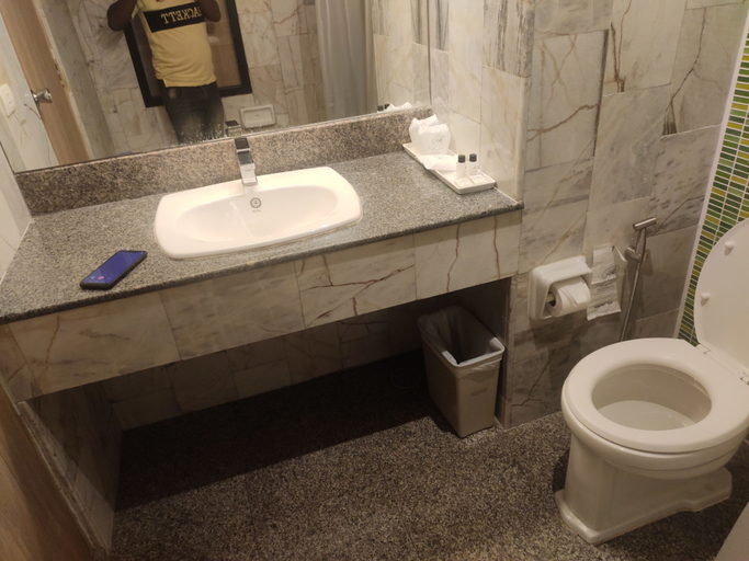 Bathroom 4, Hotel Metro Inn, Bang Khae