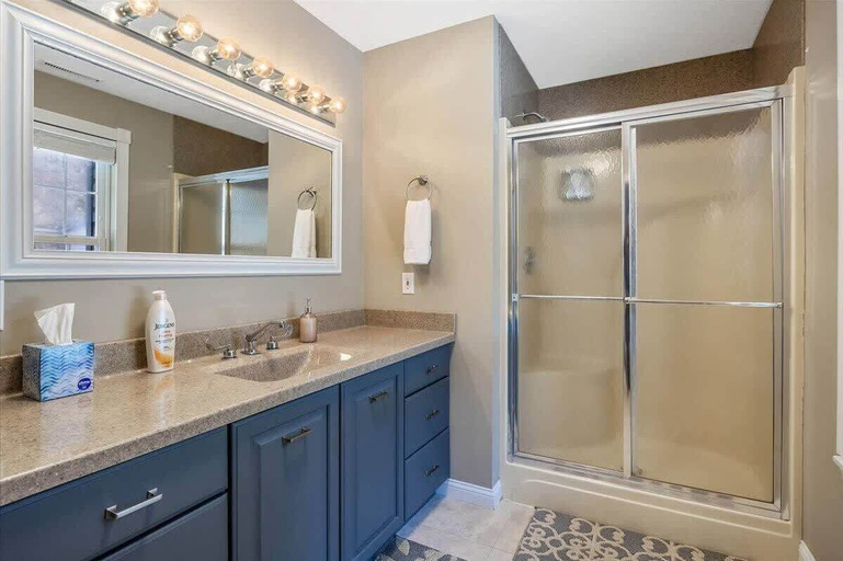 Bathroom 4, Sleeps 26 Lakefront w/ Private Dock & Dance Floor!, Miller