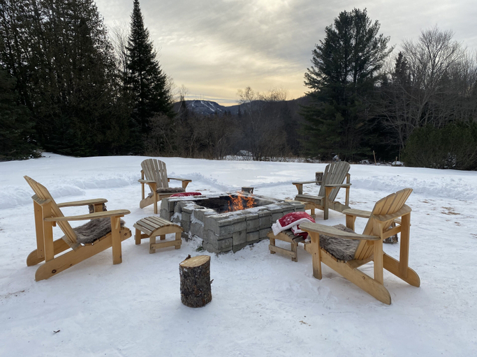 Others 3, Hotel Far Hills, Les Laurentides