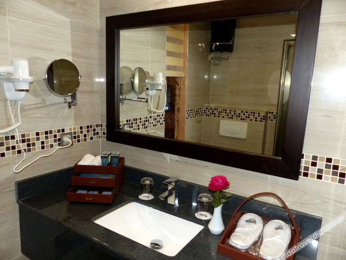 Bathroom 3, Days Hotel & Suites by Wyndham Dakar, Dakar