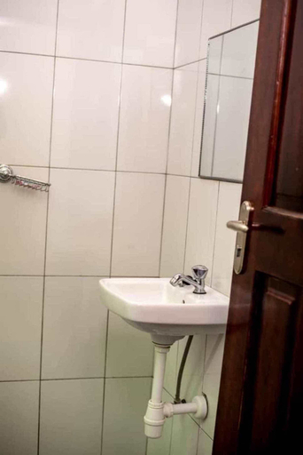 Bathroom 3, Baron Guest House, Busiiro