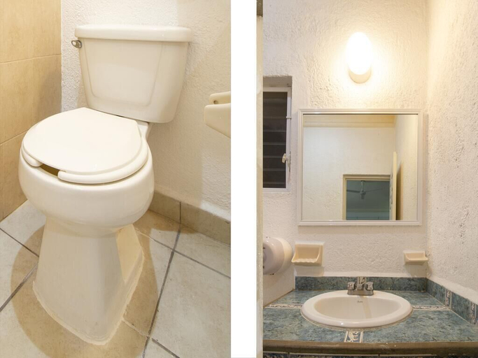 Bathroom 3, Hotel Parotas, Manzanillo