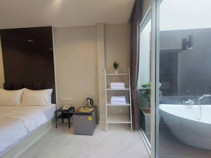Others 5, KVILLA, Chom Thong
