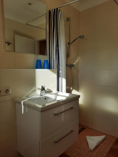 Bathroom 3, Haus Anni br 300 m bis zum Strand, Vorpommern-Greifswald