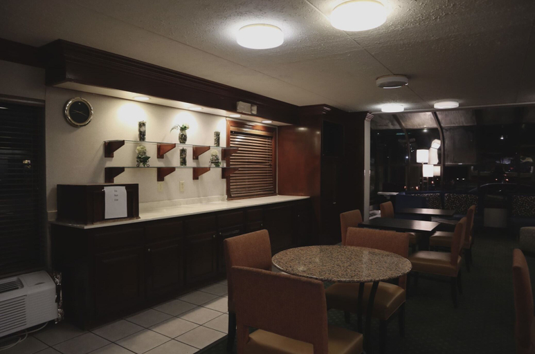 Food & Drinks 5, Astoria Hotel West, Danville