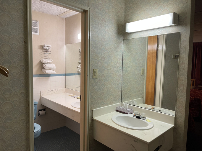 Bathroom 4, The Wayne Inn, Passaic