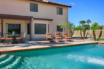 Others 5, Backyard Playground! Golf Sport Court & Hot Tub!, Maricopa