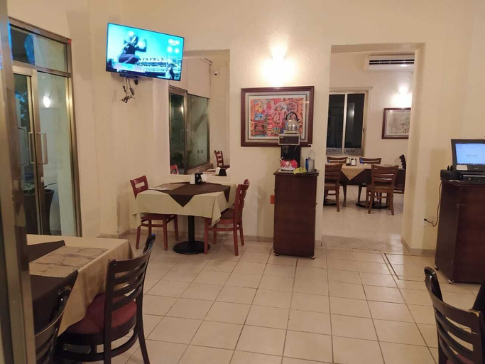 Food & Drinks