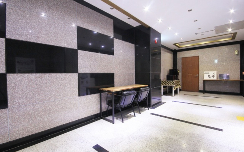 Public Area 2, Blue Motel, Gwangsan