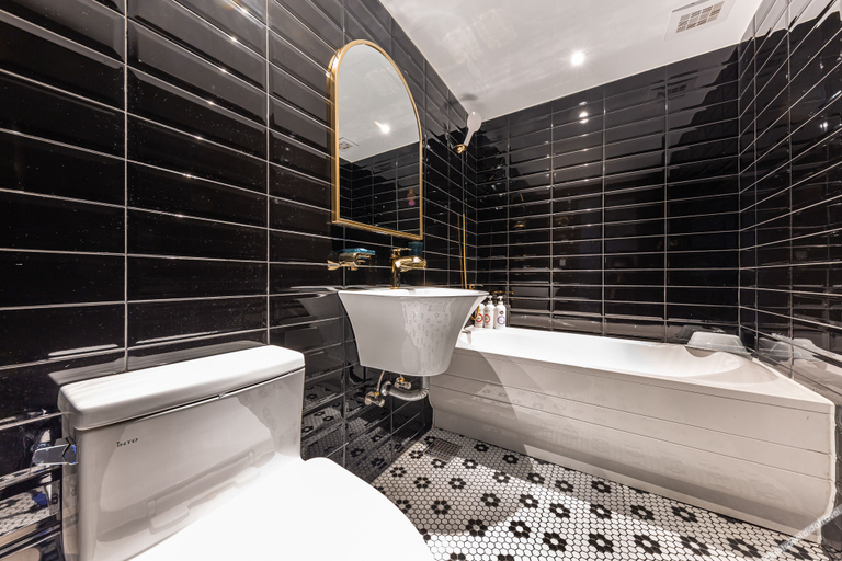 Bathroom 5, Gildong Orient, Gandong