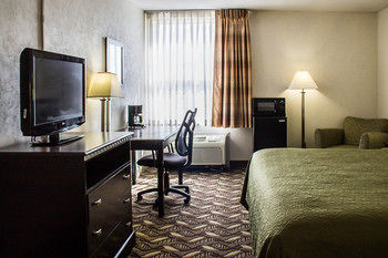 Bedroom 5, Quality Inn & Suites North, Richland