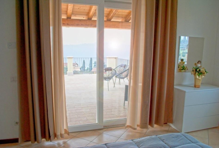Others 4, Villa Benvenuto, Verona