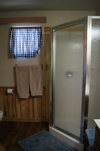 Bathroom 3, Elk Haven Vacation Cabins, Custer