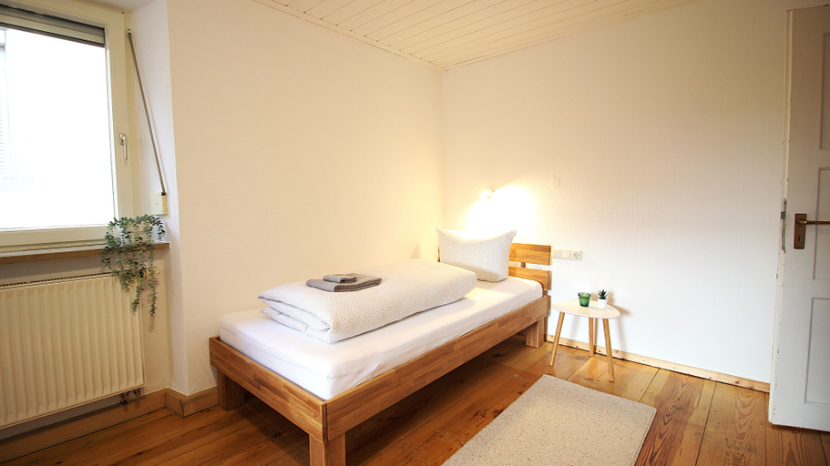 Others 5, Ferienwohnung am Wasserschloss 1-3, Würzburg