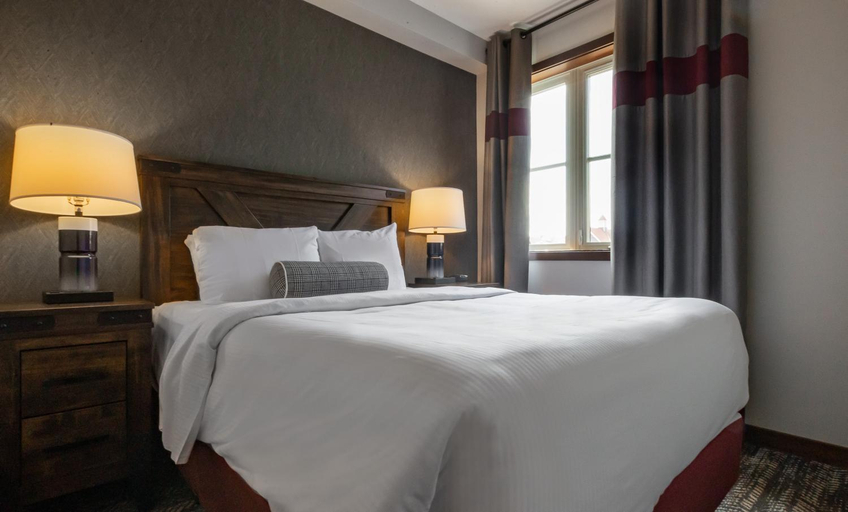 Bedroom 2, Blue Mountain Resort, Grey
