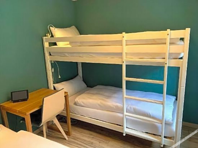 Bedroom 3, 5th Floor Basic Rooms - shared bathrooms, Interlaken